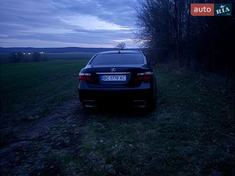Седан Lexus LS 2007 в Бродах