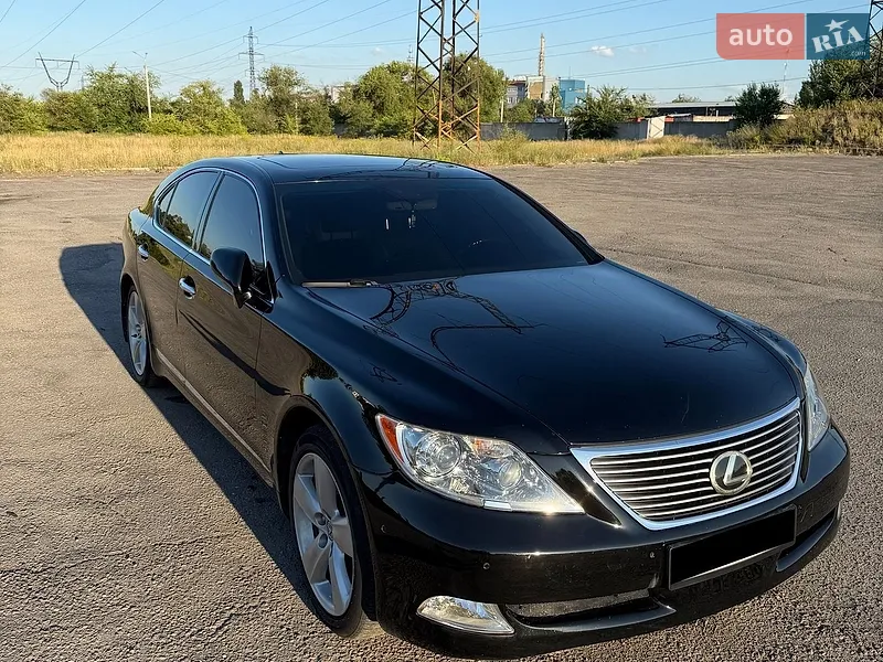Lexus LS