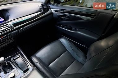 Седан Lexus LS 2012 в Тернополі