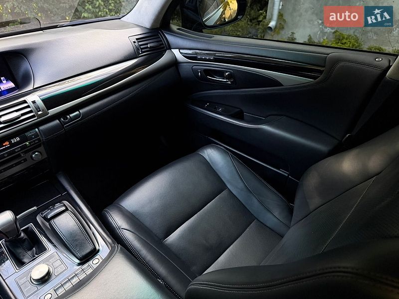 Седан Lexus LS 2012 в Тернополі