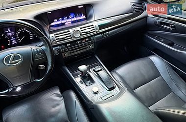 Седан Lexus LS 2012 в Тернополі