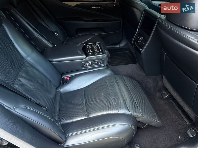 Седан Lexus LS 2012 в Тернополі