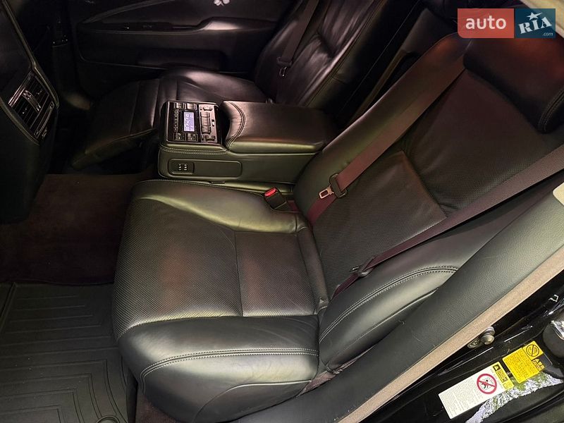 Седан Lexus LS 2012 в Тернополі