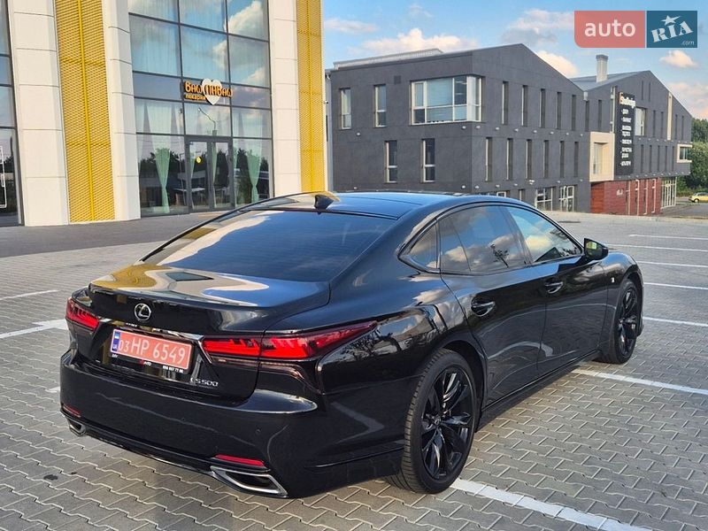 Седан Lexus LS 2023 в Львові