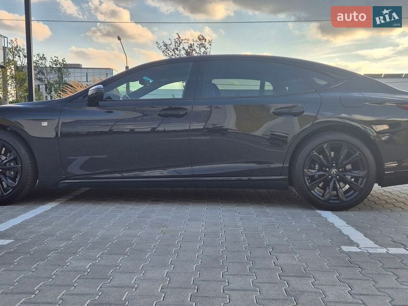 Седан Lexus LS 2023 в Львові