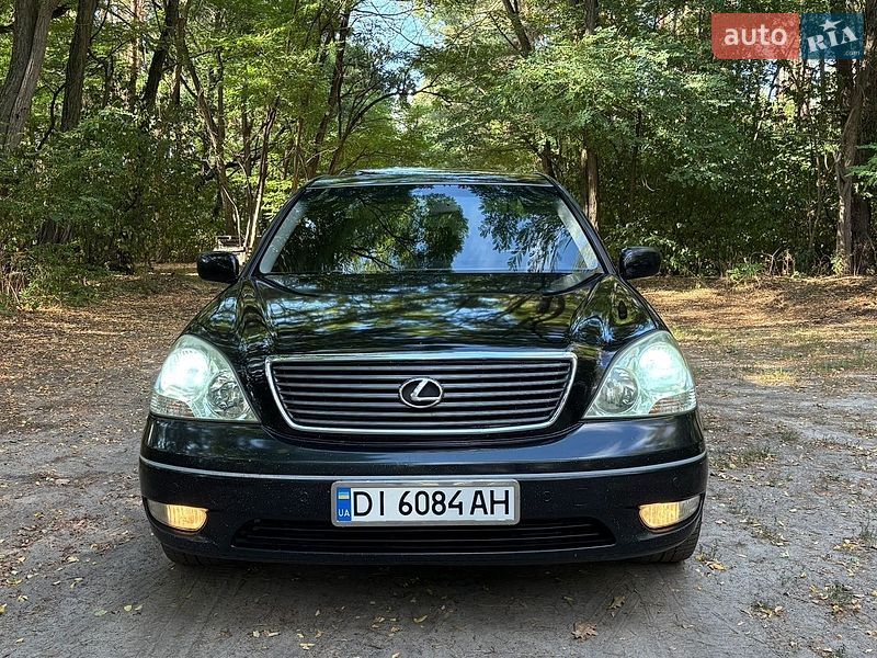 Седан Lexus LS 2003 в Бучі