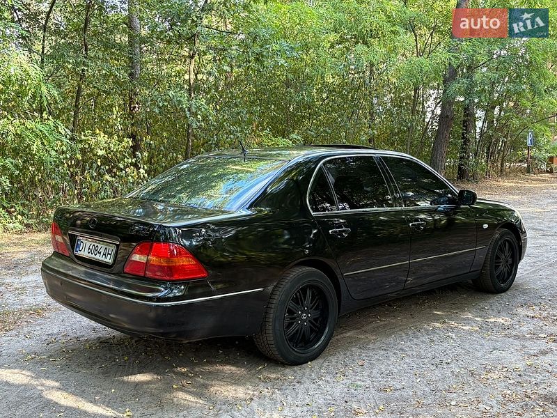 Седан Lexus LS 2003 в Бучі