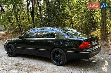 Седан Lexus LS 2003 в Бучі