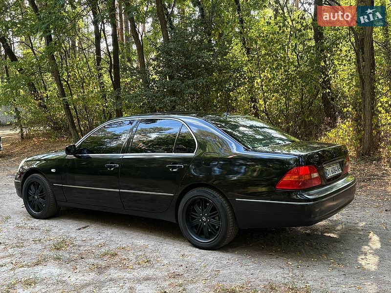 Седан Lexus LS 2003 в Бучі