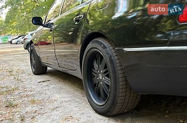 Седан Lexus LS 2003 в Бучі
