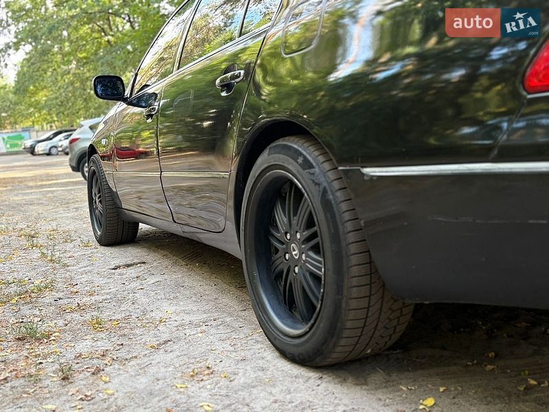 Седан Lexus LS 2003 в Бучі