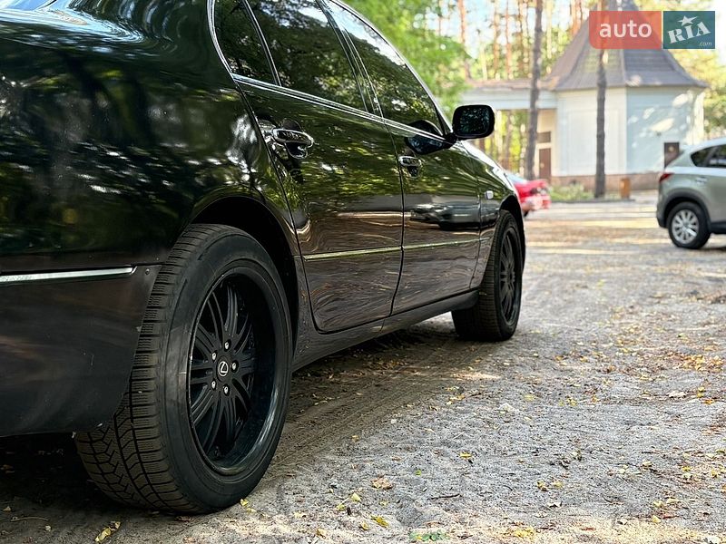 Седан Lexus LS 2003 в Бучі