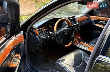 Седан Lexus LS 2003 в Бучі