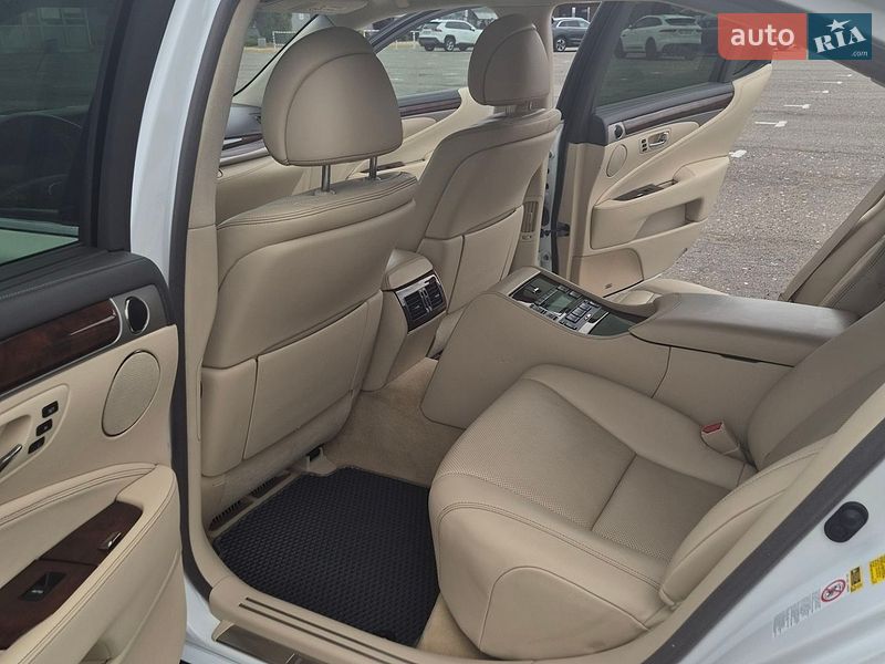 Седан Lexus LS 2013 в Киеве