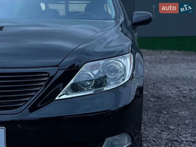 Lexus LS
