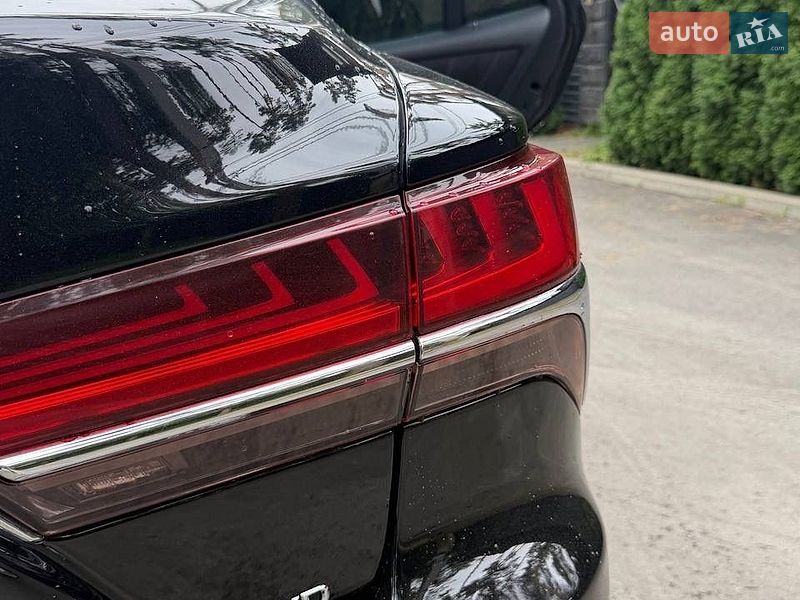 Седан Lexus LS 2018 в Киеве