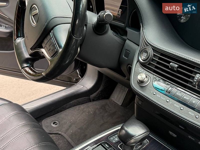 Седан Lexus LS 2018 в Киеве
