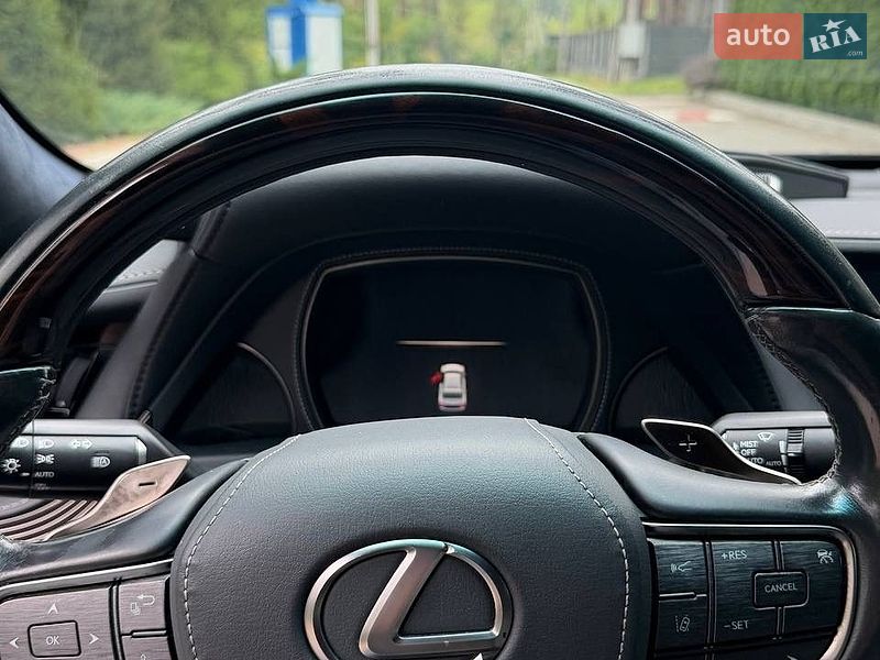 Седан Lexus LS 2018 в Киеве
