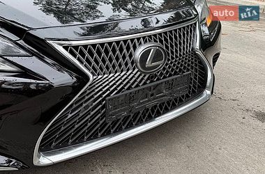 Седан Lexus LS 2018 в Киеве