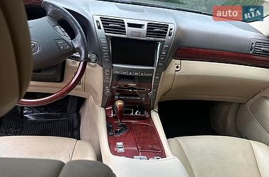 Седан Lexus LS 2008 в Киеве
