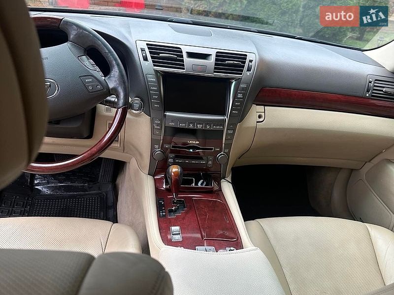 Седан Lexus LS 2008 в Киеве