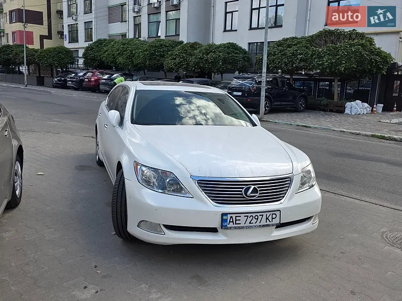 Lexus LS