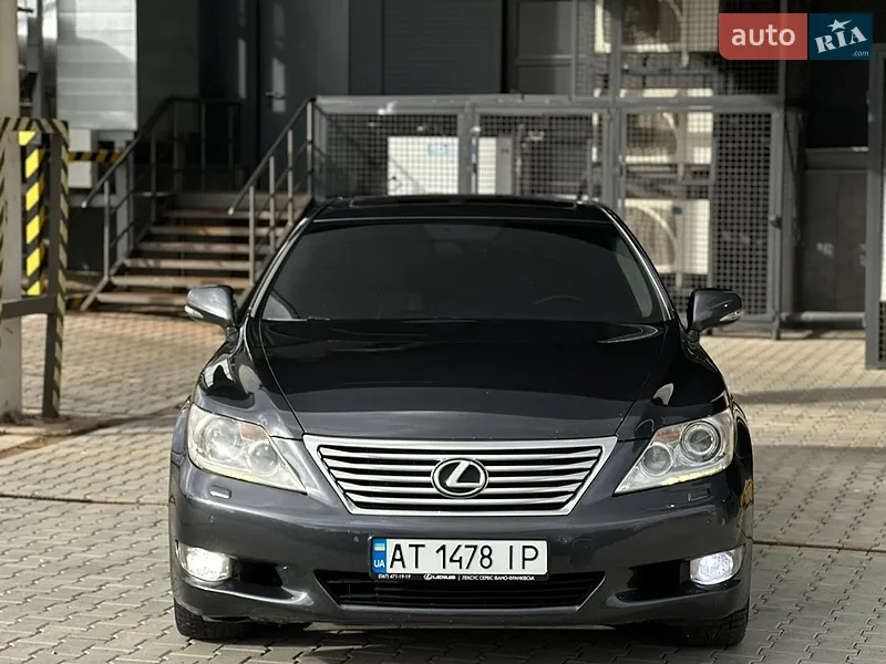 Lexus LS