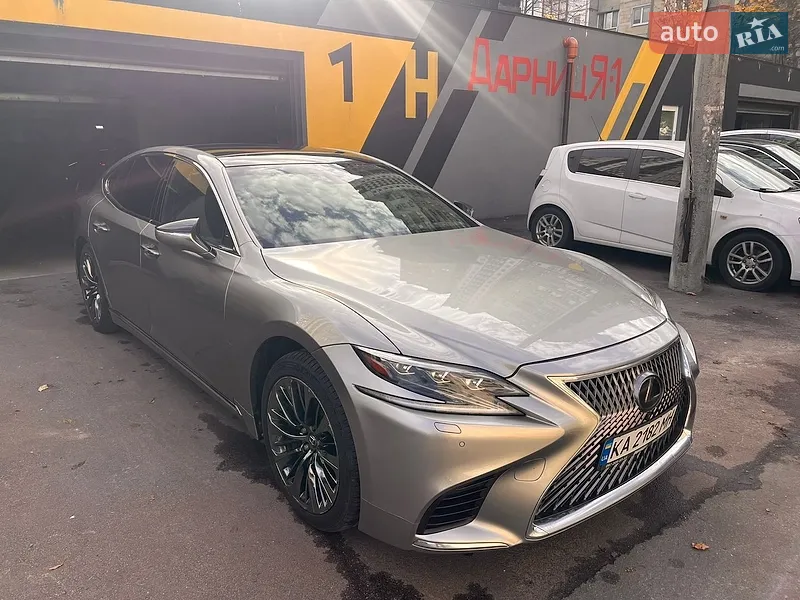 Lexus LS