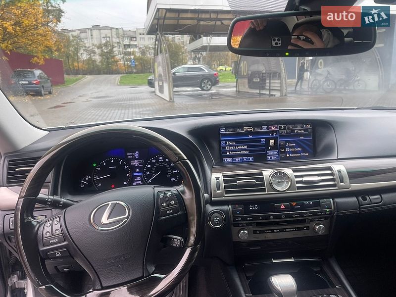 Седан Lexus LS 2013 в Львові