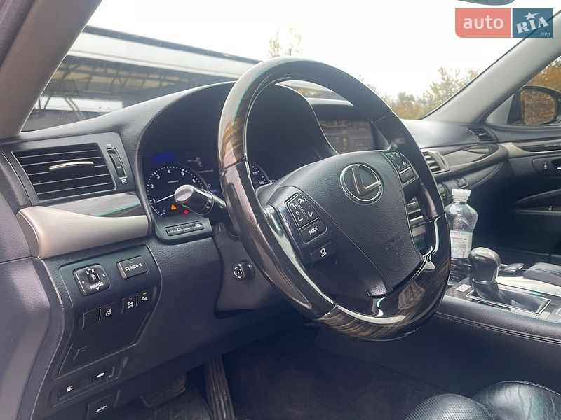 Седан Lexus LS 2013 в Львові