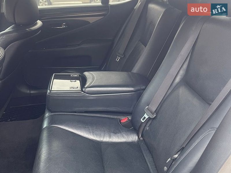 Седан Lexus LS 2013 в Львові