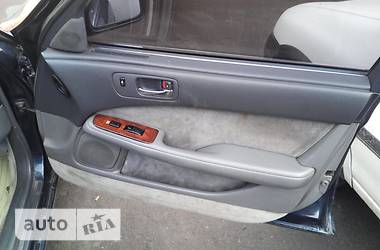 Седан Lexus LS 1994 в 