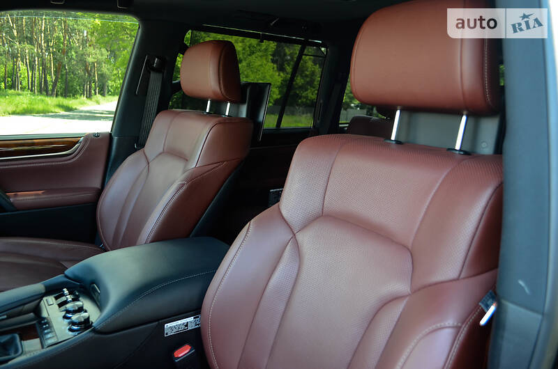 Позашляховик / Кросовер Lexus LX 2016 в Києві