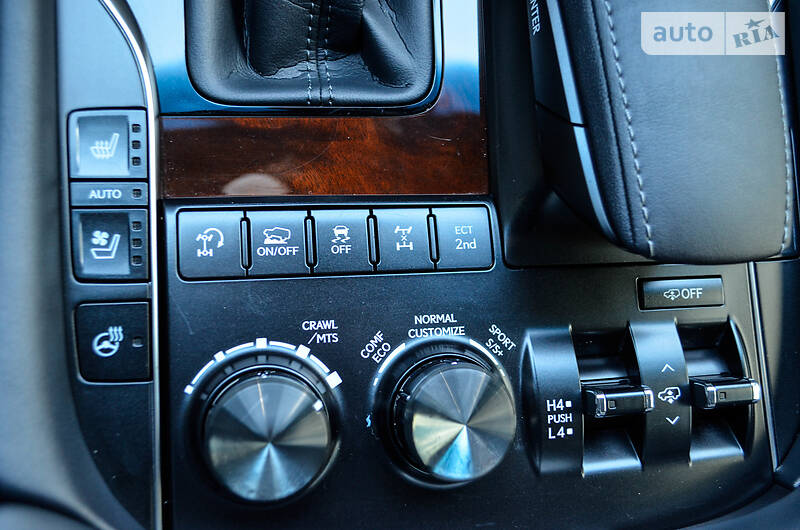 Позашляховик / Кросовер Lexus LX 2016 в Києві