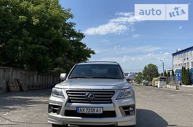 Позашляховик / Кросовер Lexus LX 2013 в 