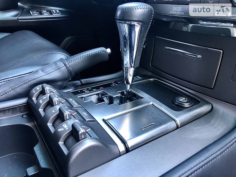 Позашляховик / Кросовер Lexus LX 2011 в Києві