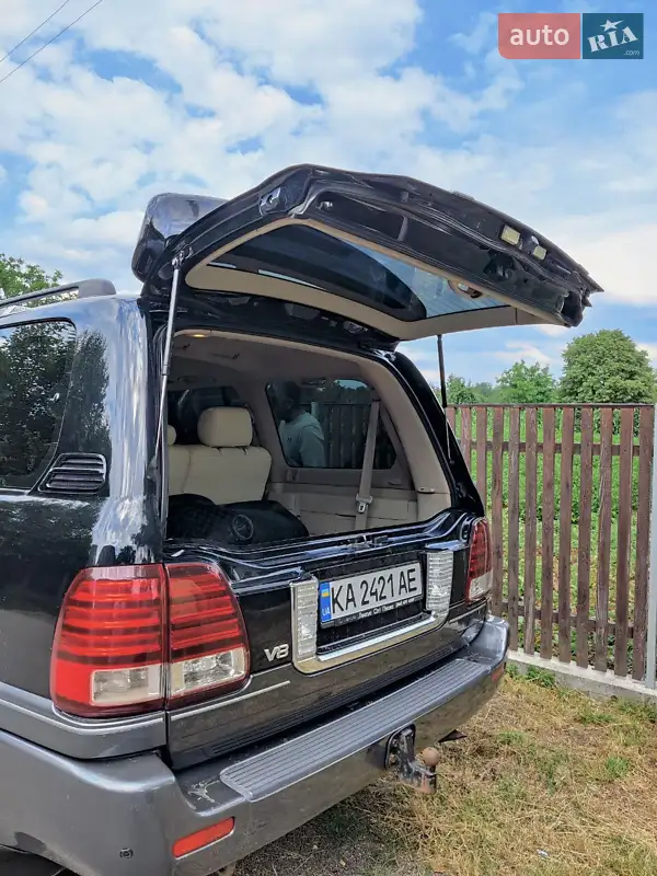 Внедорожник / Кроссовер Lexus LX 2004 в 