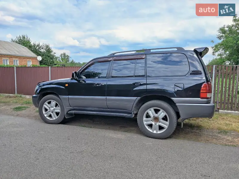 Внедорожник / Кроссовер Lexus LX 2004 в 
