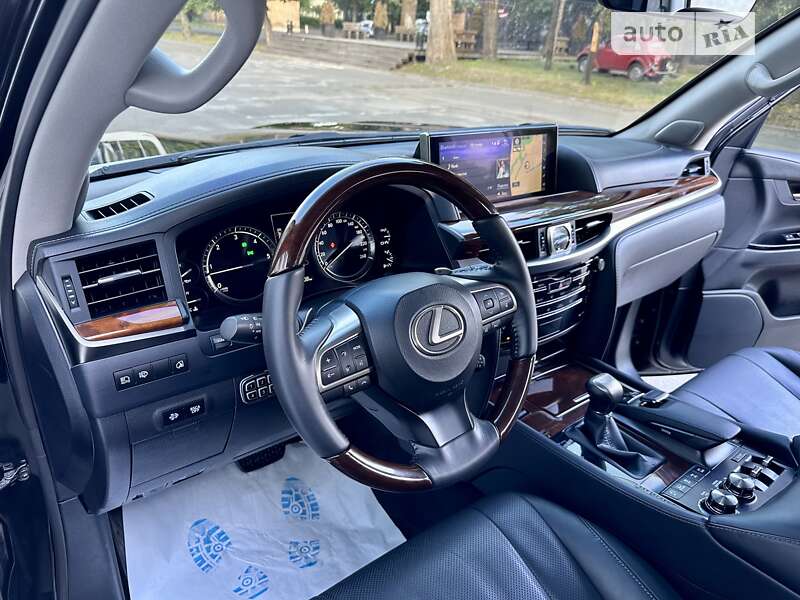 Позашляховик / Кросовер Lexus LX 2017 в Києві