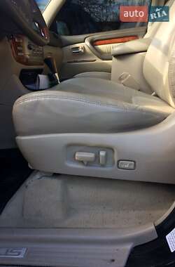 Внедорожник / Кроссовер Lexus LX 2003 в 