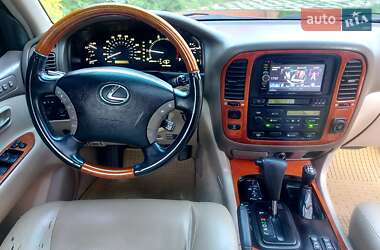 Внедорожник / Кроссовер Lexus LX 2000 в 