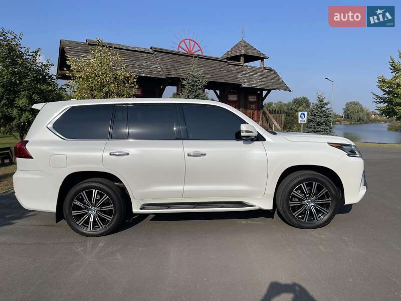 Позашляховик / Кросовер Lexus LX 2017 в Києві