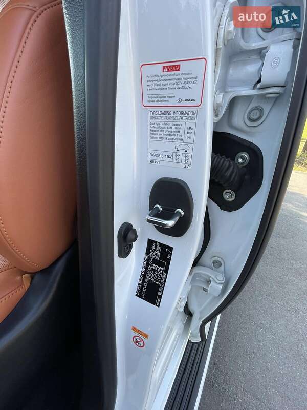 Позашляховик / Кросовер Lexus LX 2017 в Києві