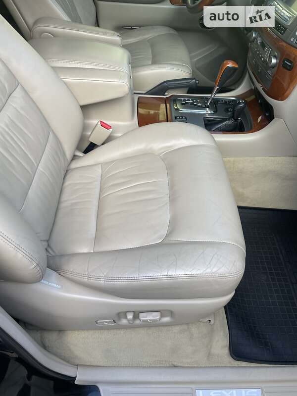 Внедорожник / Кроссовер Lexus LX 2005 в Луцке
