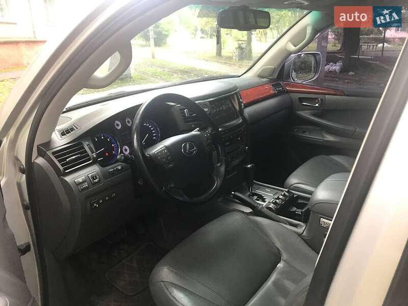 Внедорожник / Кроссовер Lexus LX 2008 в Вольногорске