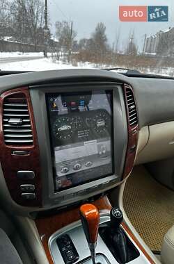 Внедорожник / Кроссовер Lexus LX 2006 в 