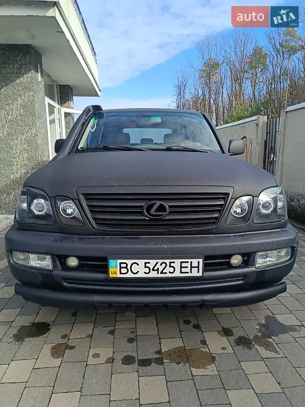 Внедорожник / Кроссовер Lexus LX 2004 в 