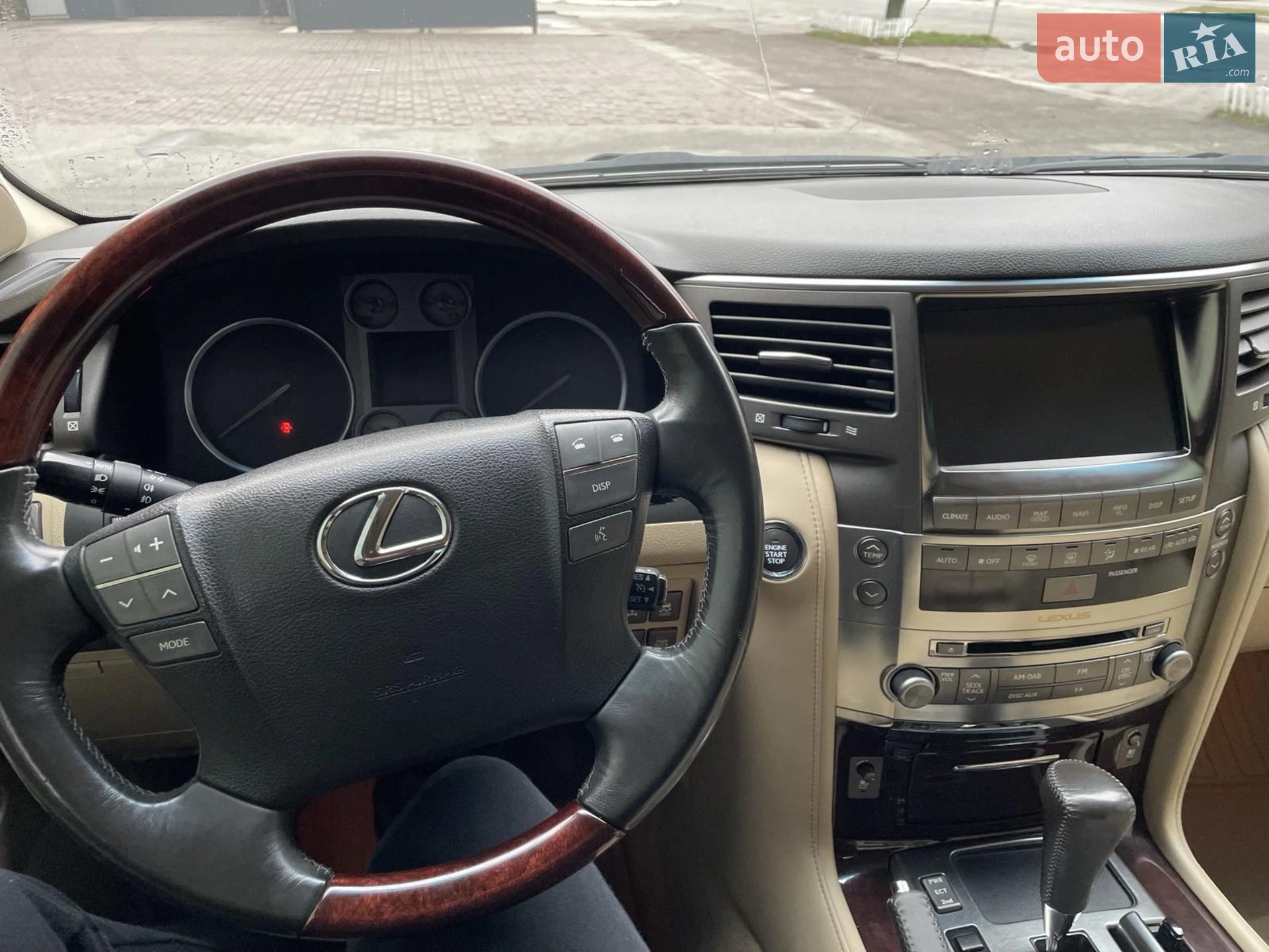 2010 Lexus LX - фото 1