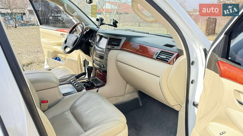 Внедорожник / Кроссовер Lexus LX 2008 в Яготине