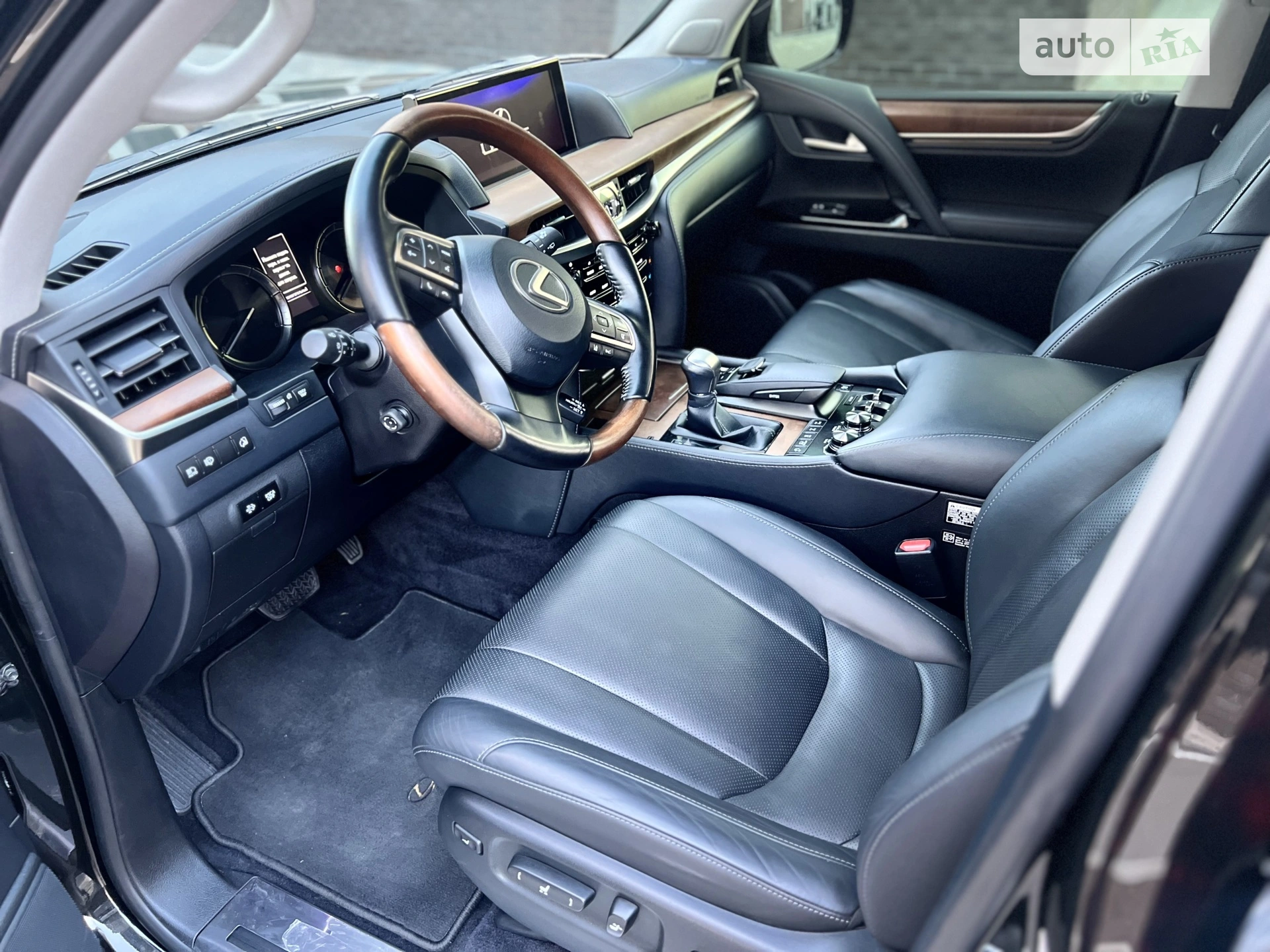 2017 Lexus LX - мініатюра 12